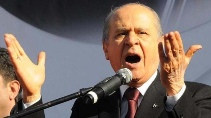 Bahçeli konuşurken hareketli anlar