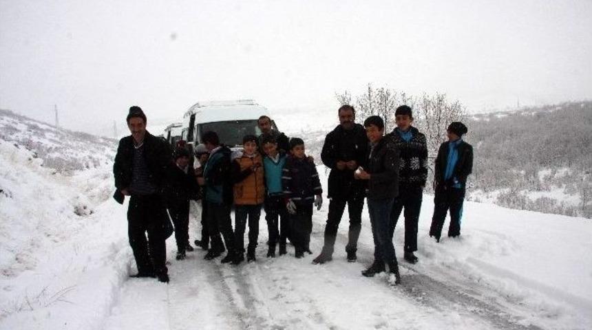 Bing&ouml;l&rsquo;de 35 &Ouml;ğrenci Yolda Mahsur Kaldı
