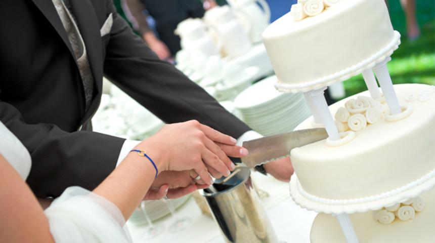 D&uuml;ğ&uuml;n Pastası Se&ccedil;erken Dikkat Etmeniz Gerekenler