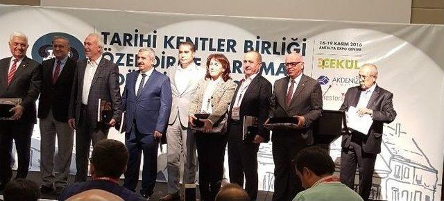 Tarihi Kentler Birliği’nden Kuşadası Belediyesi’ne Başarı Ödülü