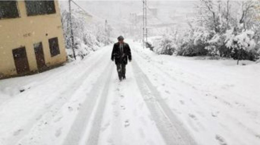 Sarıveliler İl&ccedil;esinde Okullara Kar Tatili