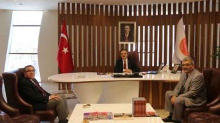 Esnaf Ve Sanatk&acirc;rlar Odaları Birlik Başkanı &Ouml;rd&uuml;, Rekt&ouml;r Bağlı&rsquo;yı Ziyaret Etti