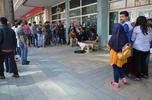 İran'dan Kaçtı, Türkiye'de Sokak Müzisyenliği Yapıyor