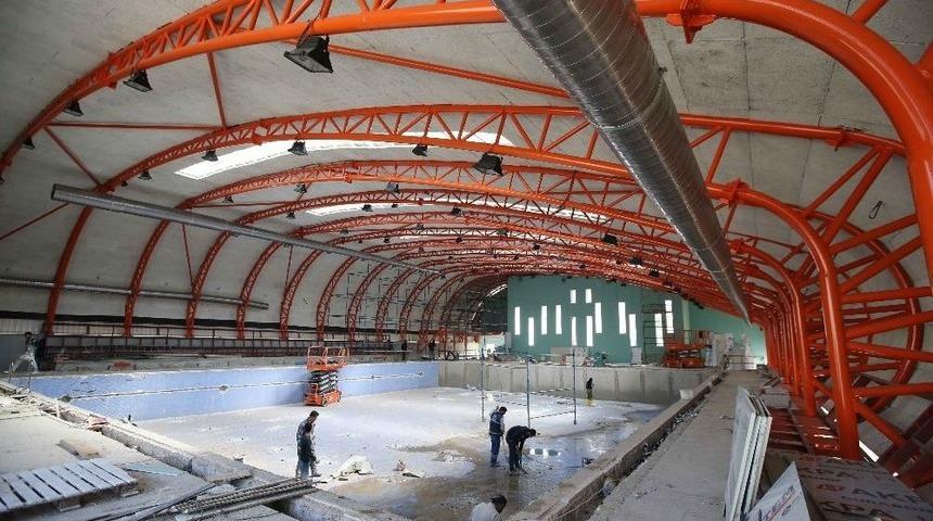 Karşıyaka&rsquo;nın İlk Kapalı Havuzu Tamamlanıyor