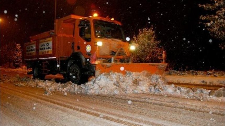 Konya B&uuml;y&uuml;kşehir, Kar Ve Buzlanmaya Karşı 24 Saat G&ouml;reve Hazır