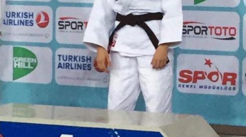 Balıkesirli İrem Zirvede