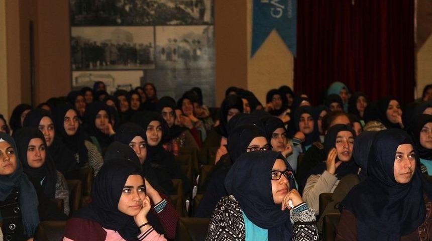 Gaziantepli Gen&ccedil;ler Yazarlarla Buluşuyor