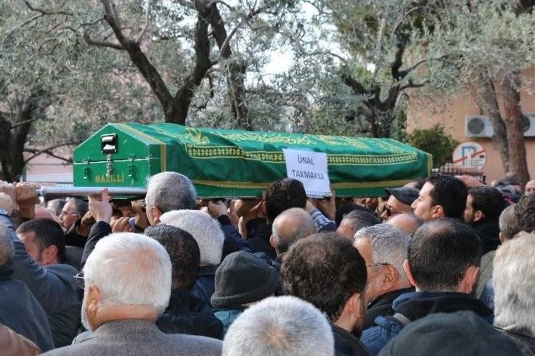 Fet&ouml;&rsquo;den Tutuklu Olduğu Cezaevinde &Ouml;len İş Adamı Toprağa Verildi