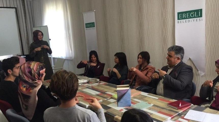 Başkan &Ouml;zg&uuml;ven&rsquo;den İşaret Dili Kursuna Ziyaret