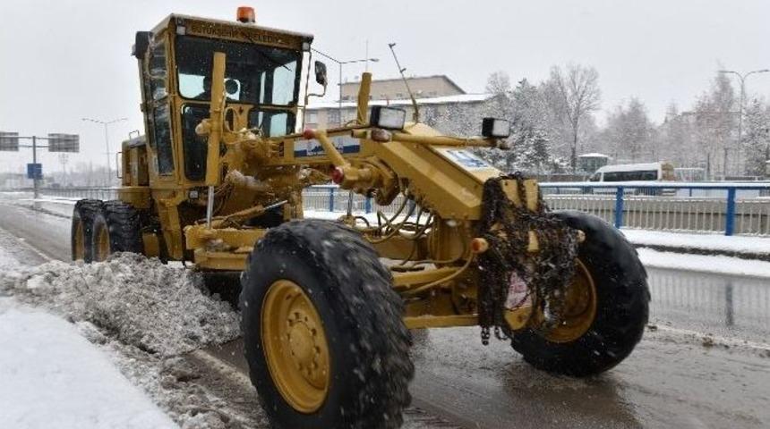 B&uuml;y&uuml;kşehir&rsquo;in Timleri Kent Merkezi Ve Kırsalda Karla M&uuml;cadele Ediyor