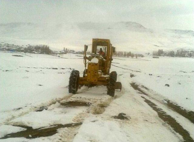 Büyükşehir’in Timleri Kent Merkezi Ve Kırsalda Karla Mücadele Ediyor