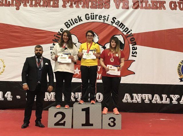 Hkü Farklı Spor Dallarında Madalyalarını Arttırıyor