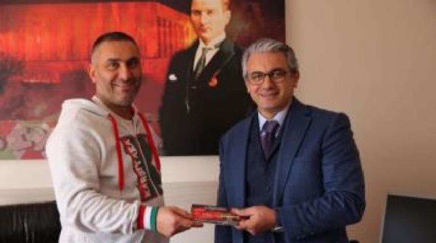 Karşıyaka'ya Belediyeden Bilet Desteği