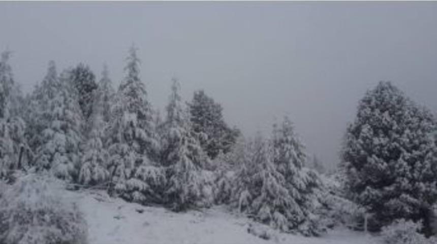 Anamur&rsquo;un Yaylalarına Mevsimin İlk Karı Yağdı