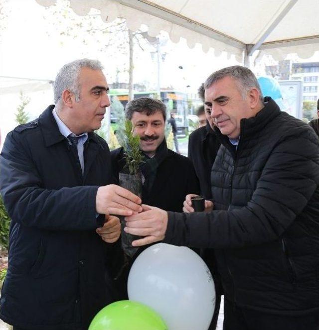 Başkan Toçoğlu, Farkındalık Stantını Ziyaret Etti