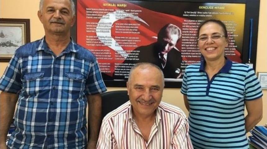 Burhaniye&rsquo;de M&uuml;d&uuml;r, &Ouml;ğretmen Olan Eski &Ouml;ğrencisi İle G&ouml;rev Yapıyor