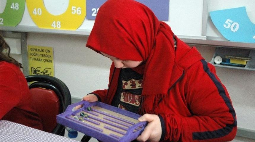 (&ouml;zel Haber) Atık Malzemeler, Engelli &Ouml;ğrencilerin Gelişimine İlham Oldu