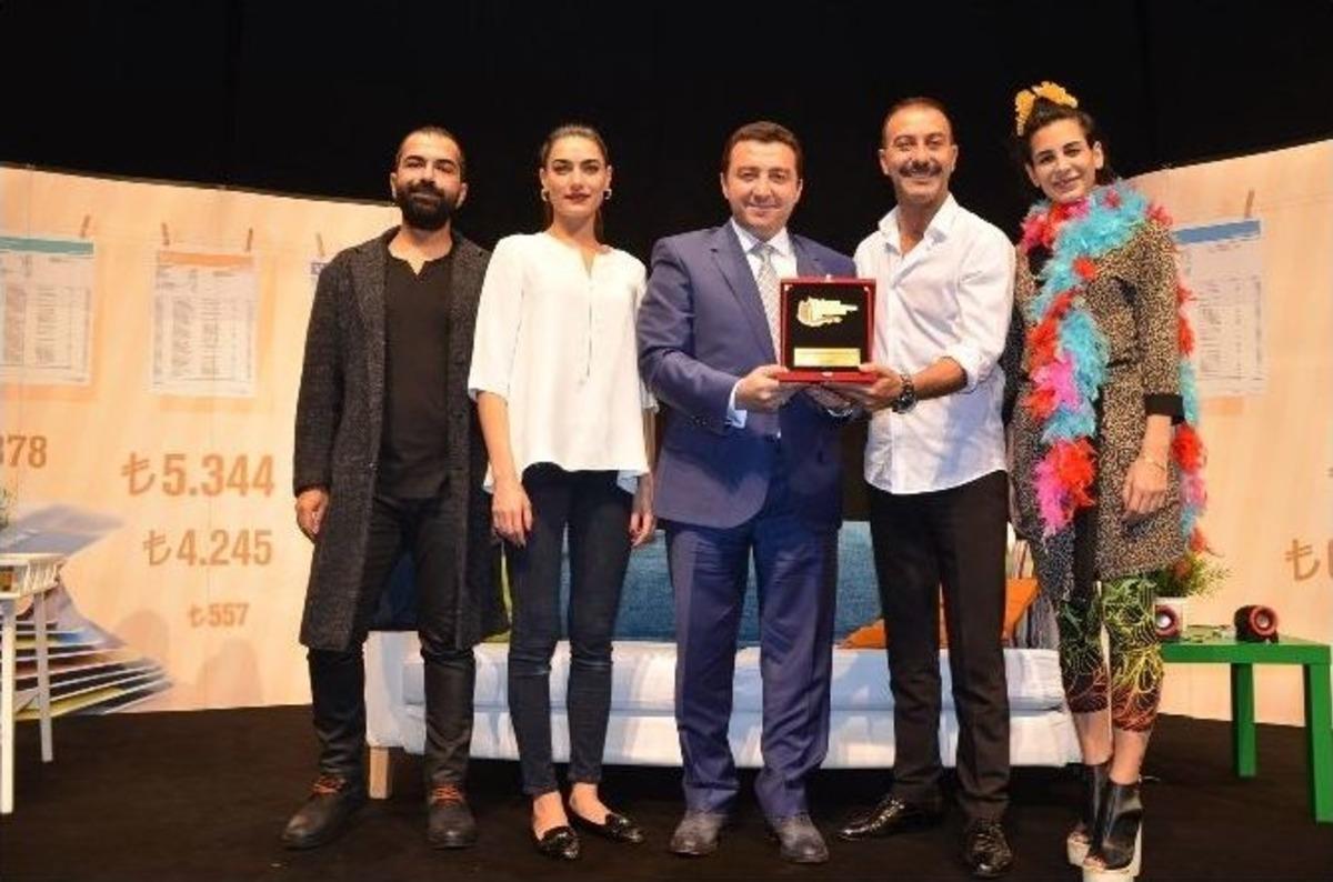 Boz&uuml;y&uuml;k Tiyatro G&uuml;nleri Muhteşem Gala Programı İle Başladı