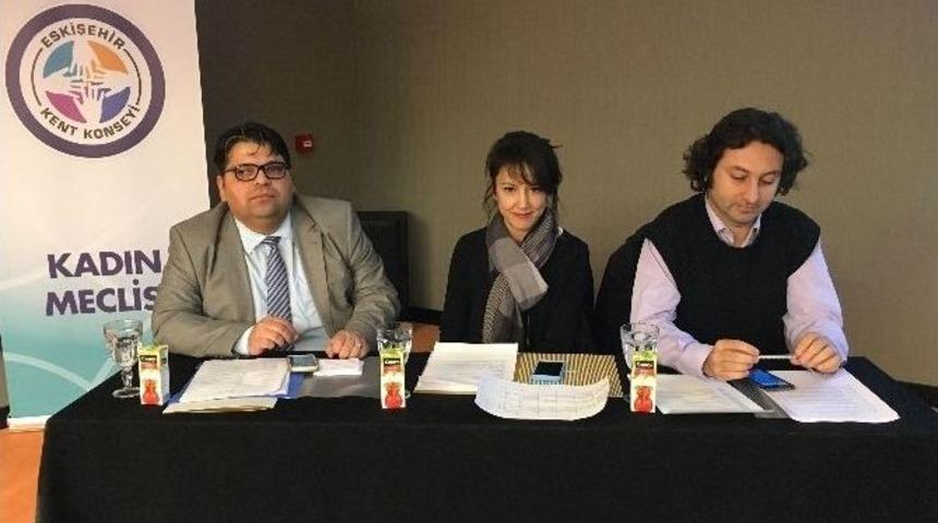 Kim Korkar Sosyal Medyadan?