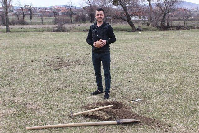 Genç Arkeolog, Gerçek Defineyi Filmde Buldu