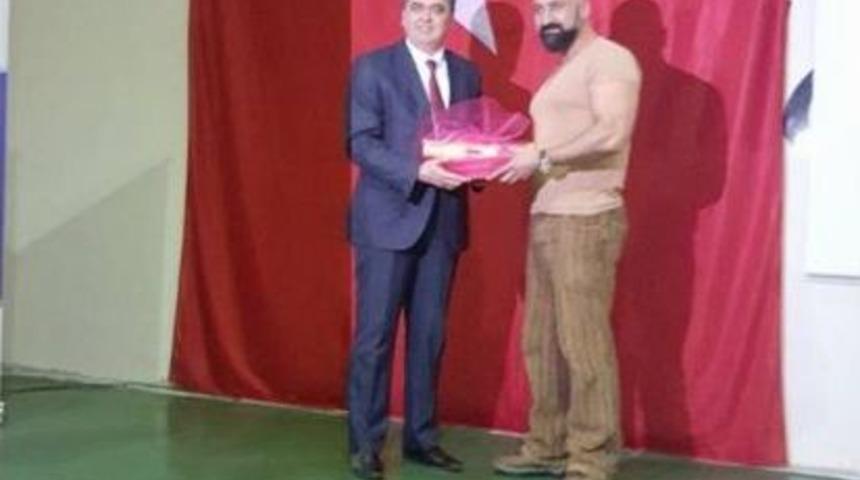 15 Temmuz Gecesi Tankı &Ouml;n&uuml;ne Yatarak Durduran Metin Doğan Pazaryeri&rsquo;nde