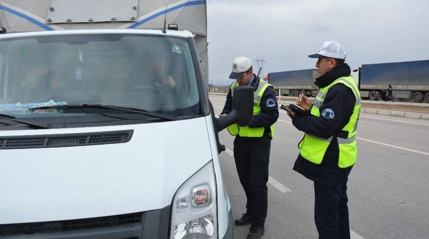 (&ouml;zel Haber) Ekipler Yola &Ccedil;ıktı, 599 Bin Aracı Bizzat Denetledi