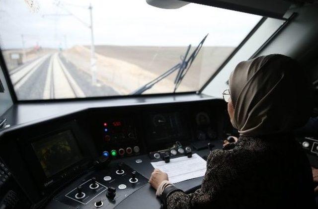 Emine Erdoğan Hızlı Tren Kullandı 1