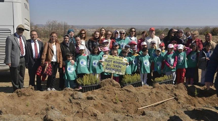 Eko Okullar 2 Bin 500 Fidanı Toprakla Buluşturdu