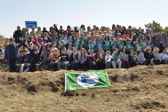 Eko Okullar 2 Bin 500 Fidanı Toprakla Buluşturdu