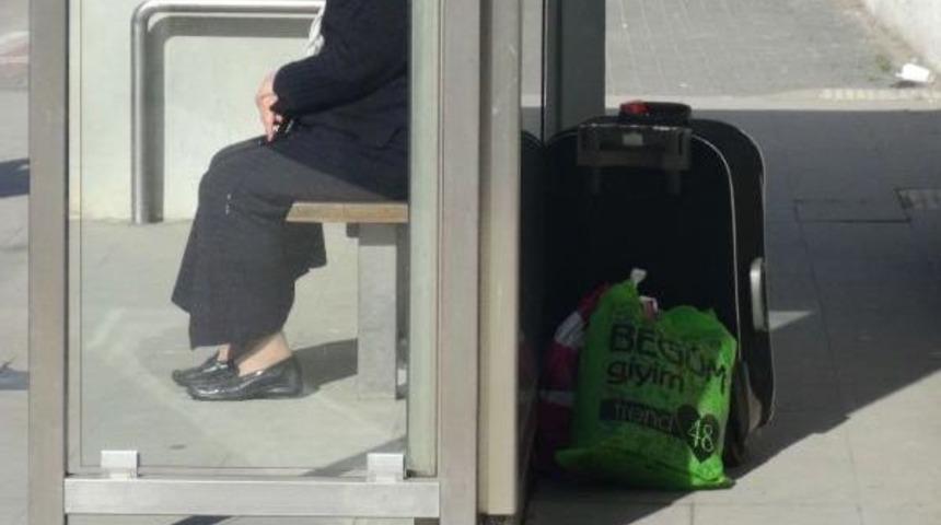 Tramvay Durağında Ş&uuml;pheli Paket Paniği