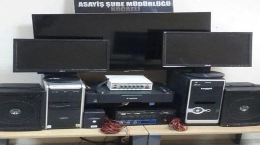 İzmit'te Iki Camiden Hırsızlık Ş&uuml;phelisi Yakalandı