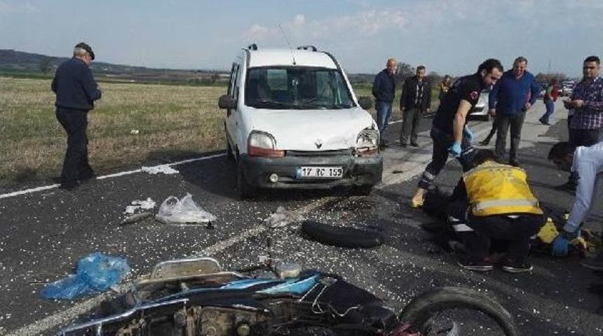 Kasksız Motosiklet S&uuml;r&uuml;c&uuml;s&uuml; Kazada &Ouml;ld&uuml;