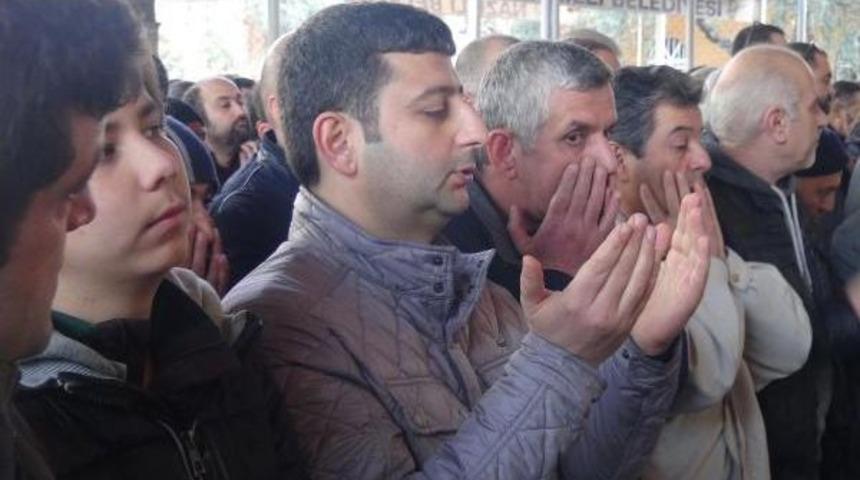 Cezaevinde &Ouml;len Fet&ouml; Tutuklusu Işadamı Toprağa Verildi