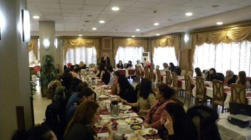 G&uuml;ng&ouml;ren Belediyesi Yetkilileri &Ouml;ğretmenlerle Bir Araya Geldi