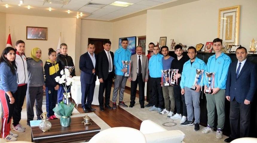 Şampiyon Sporculardan Rekt&ouml;r G&uuml;ven&rsquo;e Ziyaret