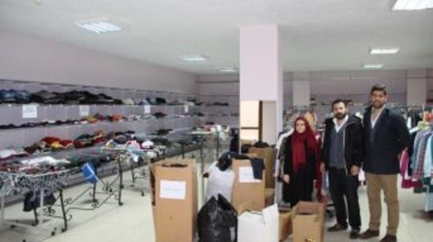 &Uuml;niversite &Ouml;ğrencilerinden Belediye Sosyal Marketine Destek