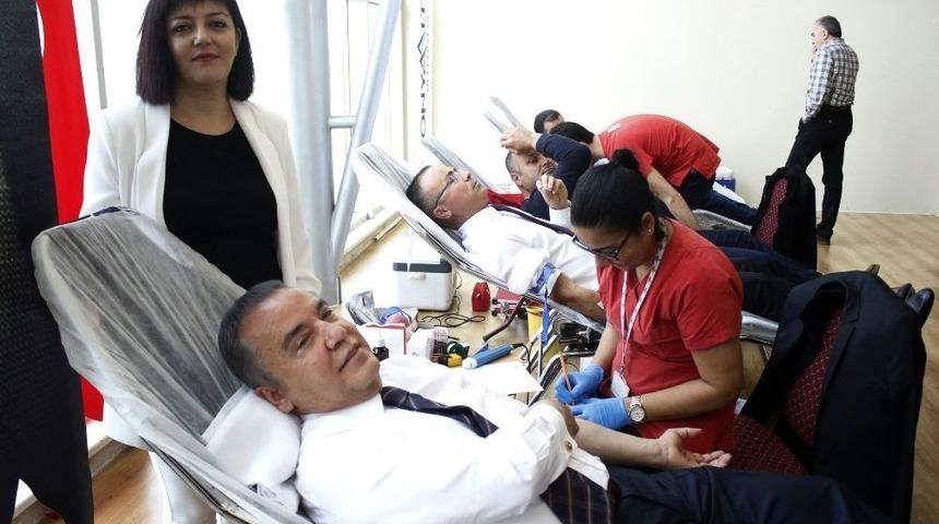 Başkan B&ouml;cek&rsquo;in Hedefi Kan Bağışında Altın Madalya