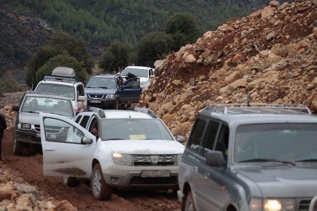 Cenazeleri De Yolda Kaldı 2