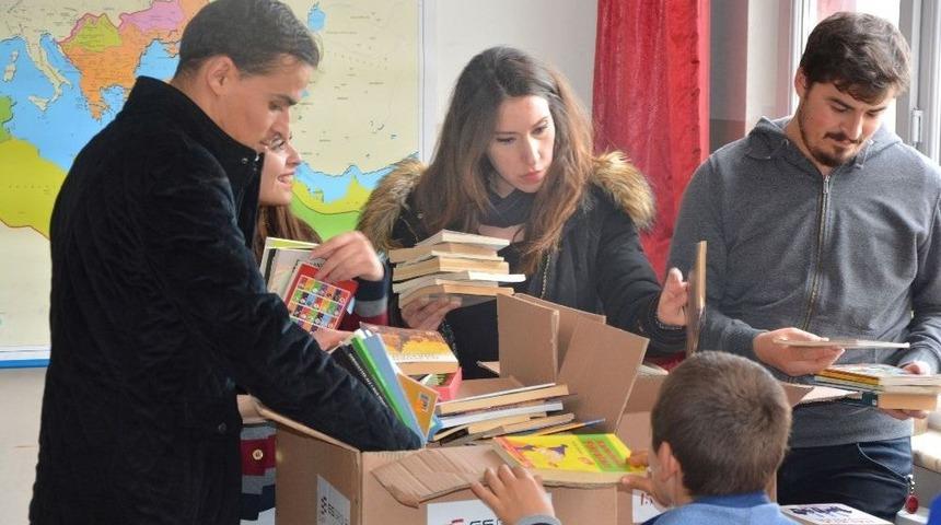 İzmir&rsquo;den Kahramanmaraş&rsquo;a Kitap K&ouml;pr&uuml;s&uuml;