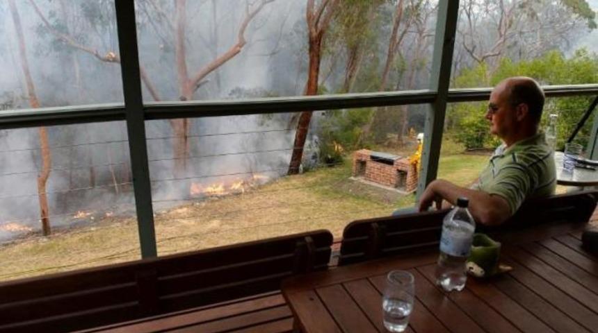 Avustralya alevlere teslim