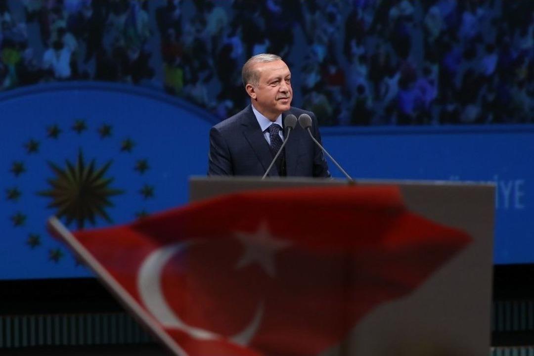 Cumhurbaşkanı Erdoğan K&uuml;rs&uuml;de Bakanlar Kurulu Kararını İmzaladı