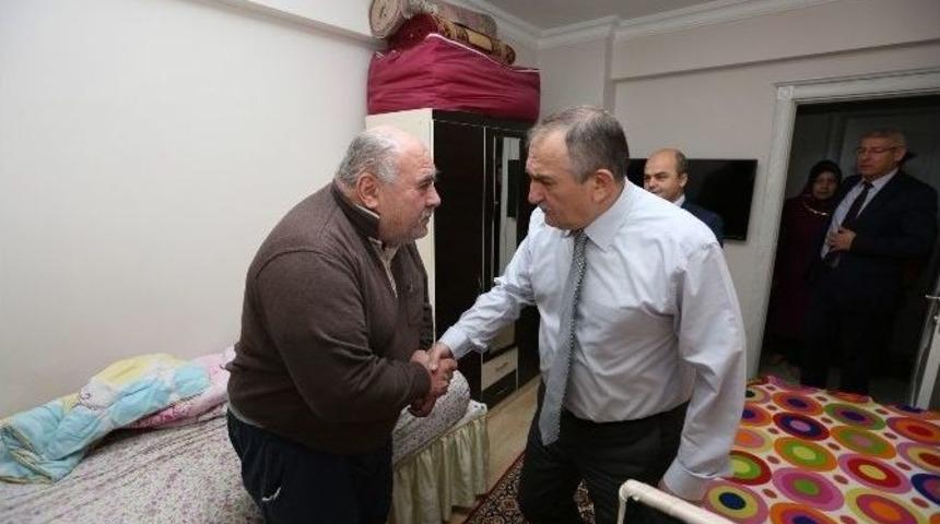 Başkan Yılmaz 7 Hastayı Evinde Ziyaret Etti