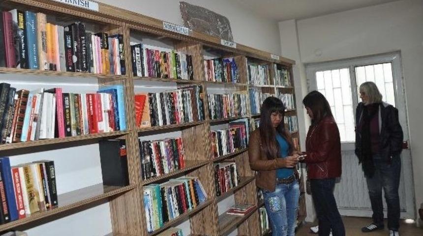 Manavgat&rsquo;ta D&uuml;nya Dilleri K&uuml;t&uuml;phanesi A&ccedil;ıldı