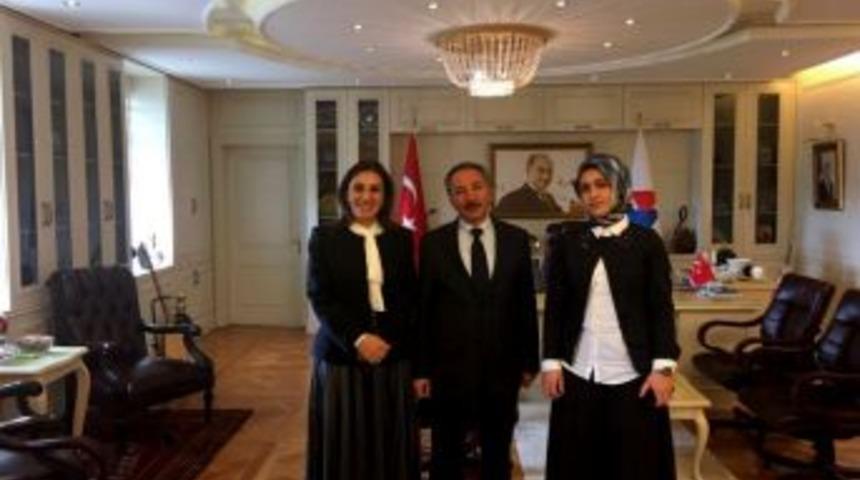Ağrı İbrahim &Ccedil;e&ccedil;en &Uuml;niversitesi Rekt&ouml;r&uuml;ne Kadın Ve Demokrasi Derneğinden (kadem) Ziyaret
