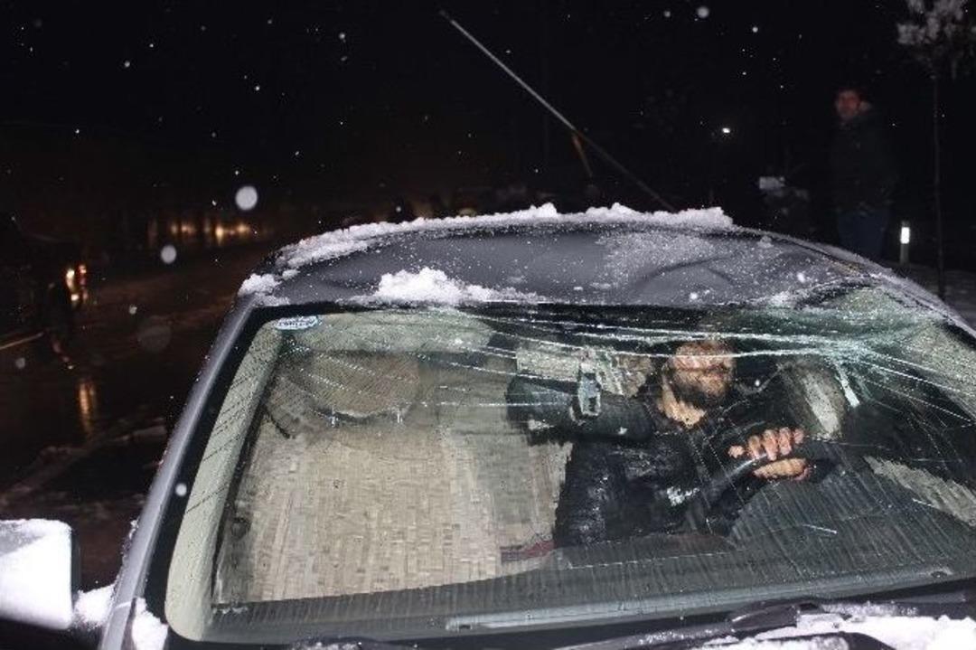 Muş&rsquo;ta Elektrik Direkleri Devrildi