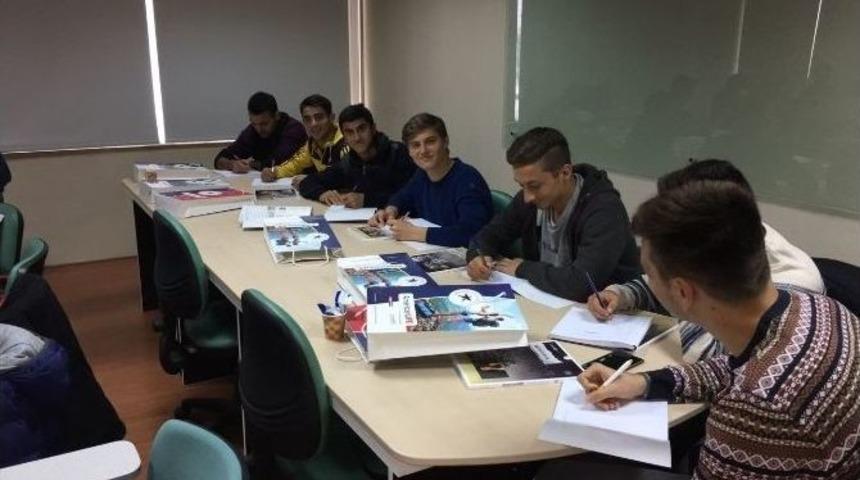 Bursaspor&rsquo;un Altyapı Oyuncularına İngilizce Eğitimi