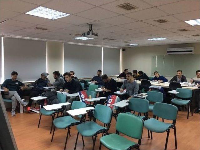 Bursaspor&rsquo;un Altyapı Oyuncularına İngilizce Eğitimi 1