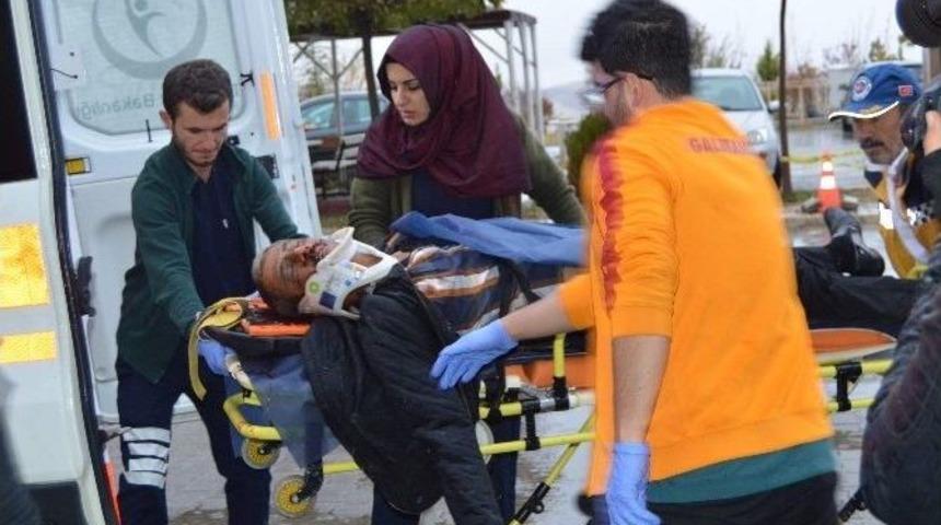 Adıyaman&rsquo;da İki Otomobil &Ccedil;arpıştı: 1 &Ouml;l&uuml;, 2 Yaralı