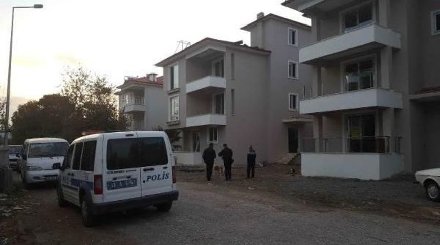 &Ccedil;alıştığı Inşaatın &Ccedil;atısından D&uuml;şen &Uuml;niversite &Ouml;ğrencisi &Ouml;ld&uuml;