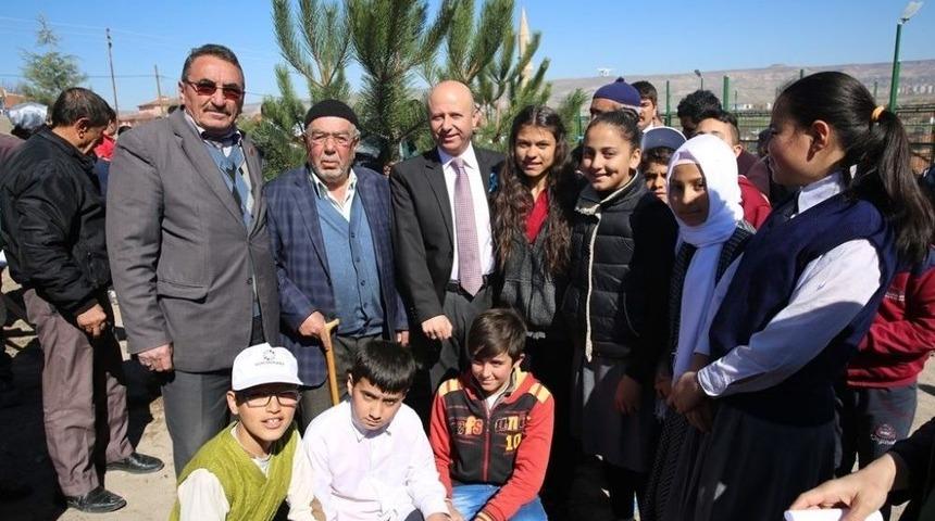 Başkan &Ccedil;olakbayrakdar, Daha Yeşil Bir Kocasinan İ&ccedil;in Ağa&ccedil; Dikti